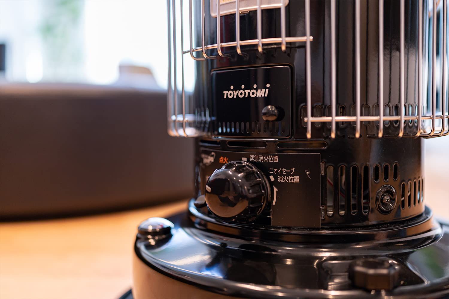 トヨトミ】 対流形 石油ストーブ KS-67H(B) ブラック 日本製