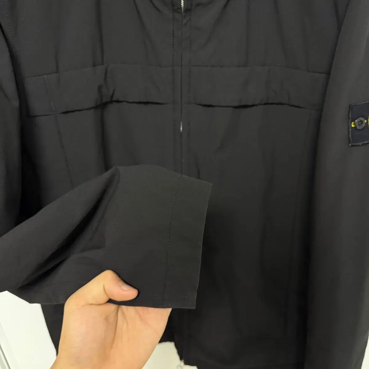 プリマロフト ウィンドブレーカー