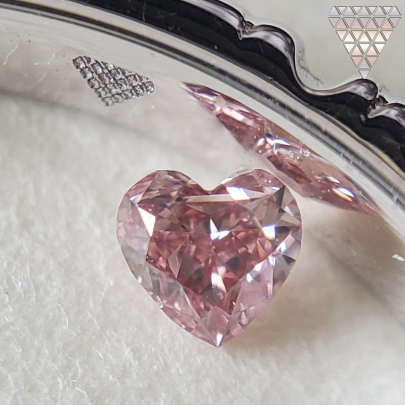 0.053 ct FANCY INTENSE PINK SI2 HEART CGL 天然 ダイヤモンド