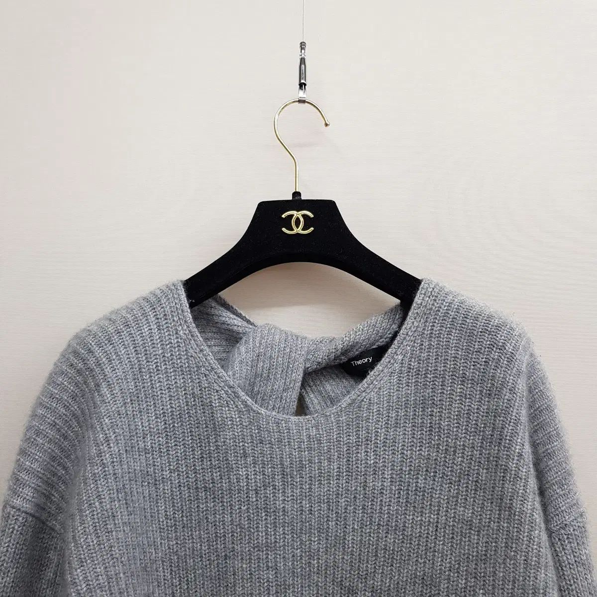 セオリー　カシミヤ100%長袖ニット　トップス　スリット　ベージュ　Sサイズ Theory(セオリー) カシミヤ 100 百 スリット ニット S サイズ