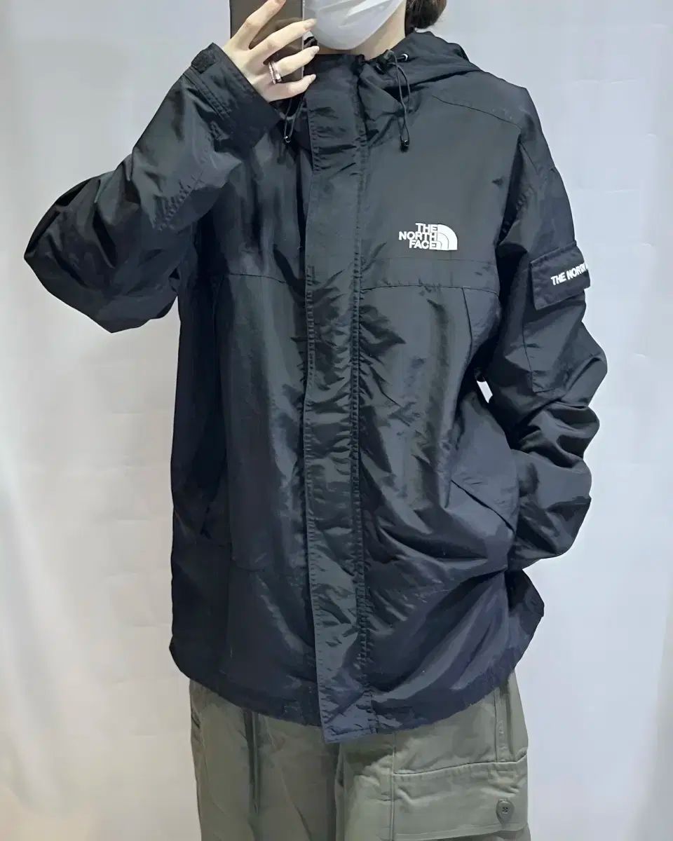100 THE NORTH FACE ザ ノース フェイス ブラック フード ウィンドブレーカー