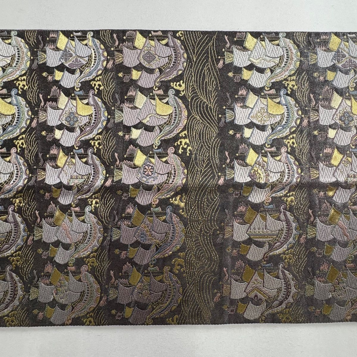 袋帯 美品 秀品 花蝶 波 金糸 箔 墨色 六通 正絹 【中古