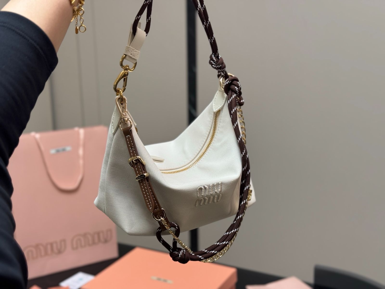 ミュウ　【美品】 楽天市場】MIU MIU ミュウミュウクリスタル RP0169クラッチ