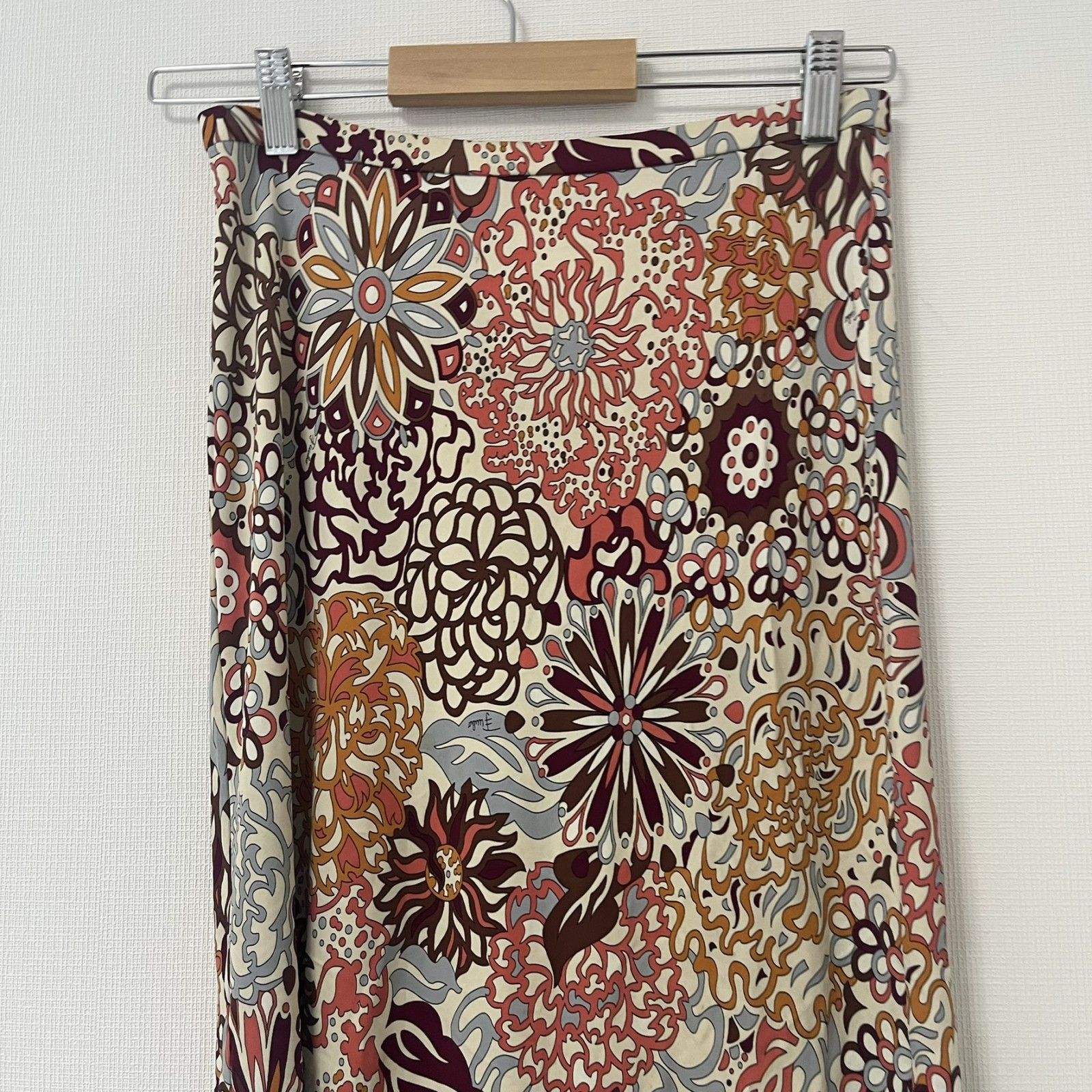 美品★エミリオプッチ EMILIO PUCCI 膝丈スカート 近年モデル LVJタグ付エミリオプッチ 膝丈スカート - メルカリ