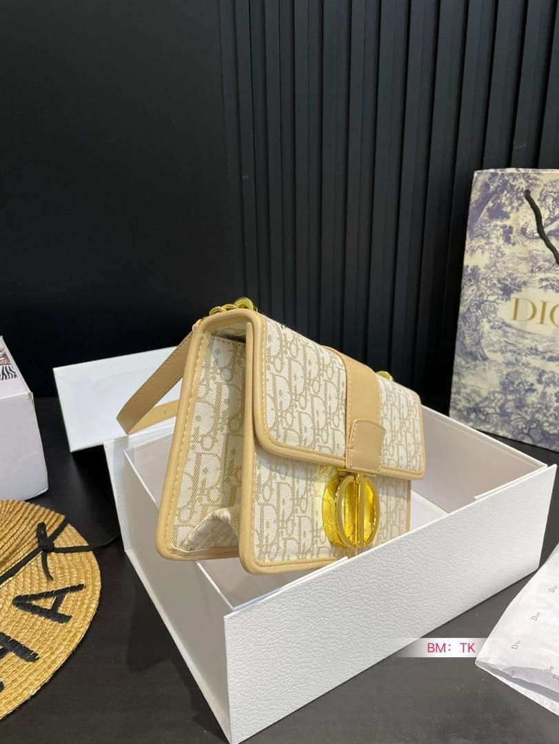 チェーンショルダーバッグ