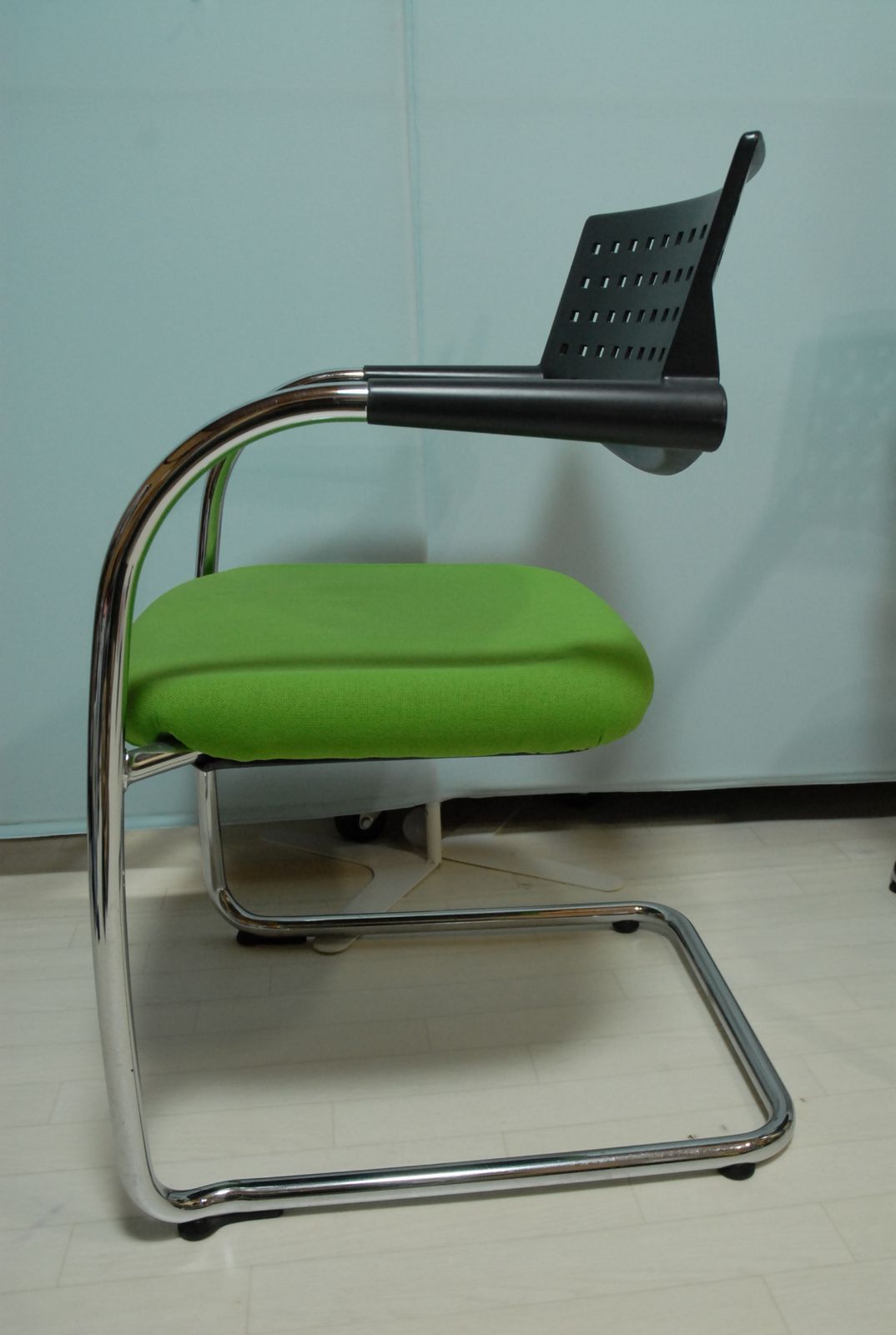 vitra カンティレバーチェア スタッキングチェア 2脚セット アントニオ・チッテリオ ビザソフト vitra カンティレバーチェア スタッキングチェア 2脚セット アントニオ