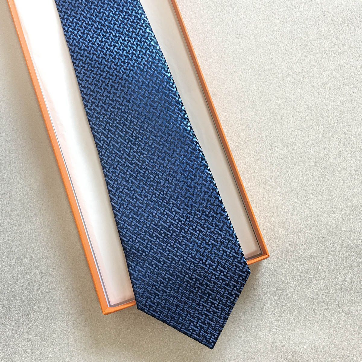 美品/HERMES/エルメス/フランス製/シルク/ネイビー×ブルー/ネクタイ 美品 エルメス HERMES ネクタイ シルク100% フランス製 ネイビー