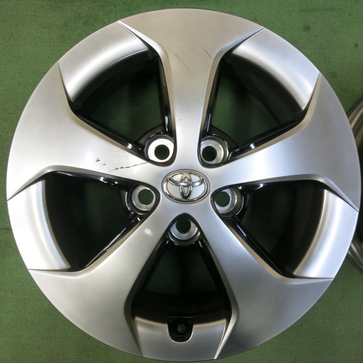 プリウス等に トヨタ 純正 15×6.5J PCD100 ブリヂストン ECOPIa NH100