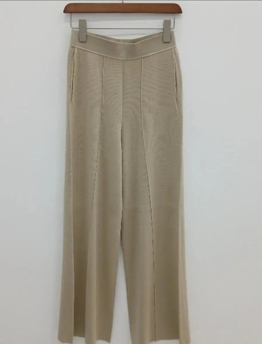 MAX90％オフ。 ライト カーキ ニット セットアップ イニシアティブを持った