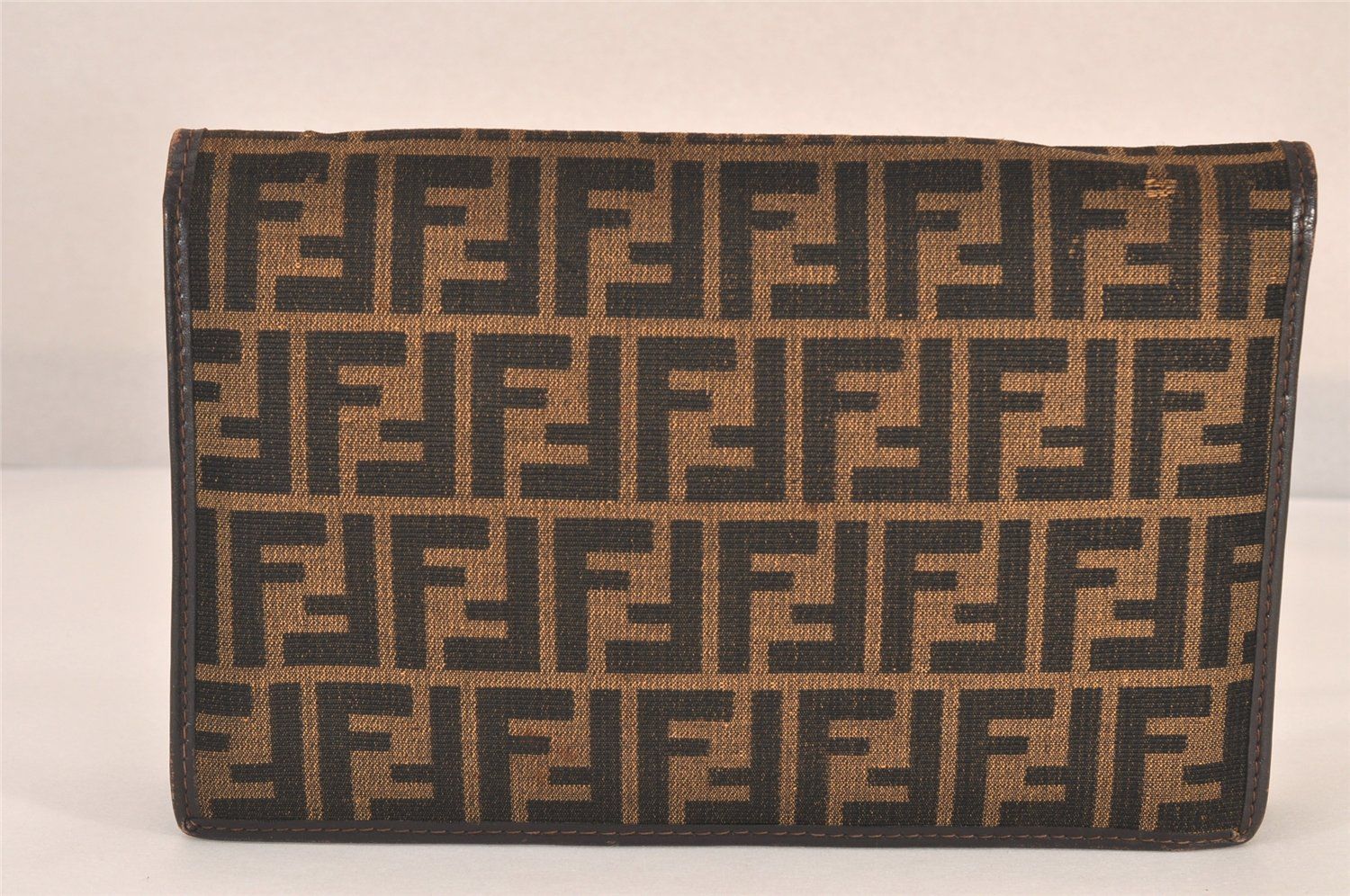 フェンディ ズッカ柄 レザーショルダーバッグ 新品 FENDI クラッチ