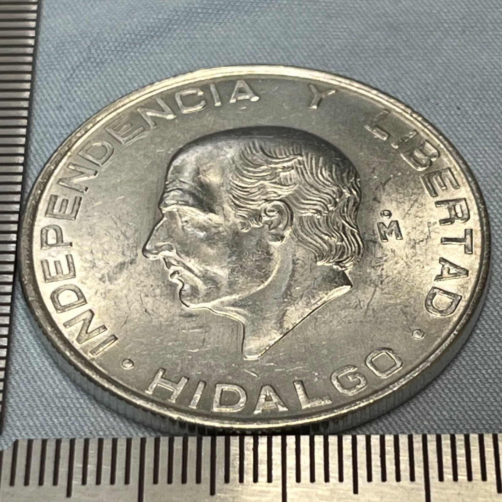 ③ メキシコ 5ペソ 1956年 イダルゴ 独立記念 外国硬貨 Yahoo!オークション - メキシコ 5ペソ銀貨 1956年 メキシコ独立の父 イ