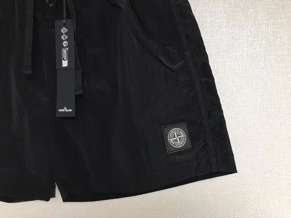 ナイロン メタル 黒 ストーン ウーブン ショートパンツ 水着 ビーチウェア ハーフパンツ M