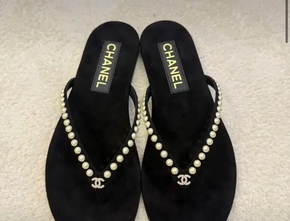 CHANEL シャネル 黒 ビーチサンダル フリップフロップ サンダル パール 装飾
