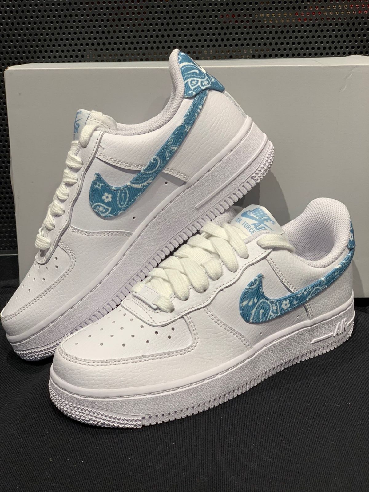 NIKE WMNS AIR FORCE 1 07 ESS white/worn blue-white-wht dh4406-100 レディース  スニーカー AF1 ブルー ペイズリー - メルカリ