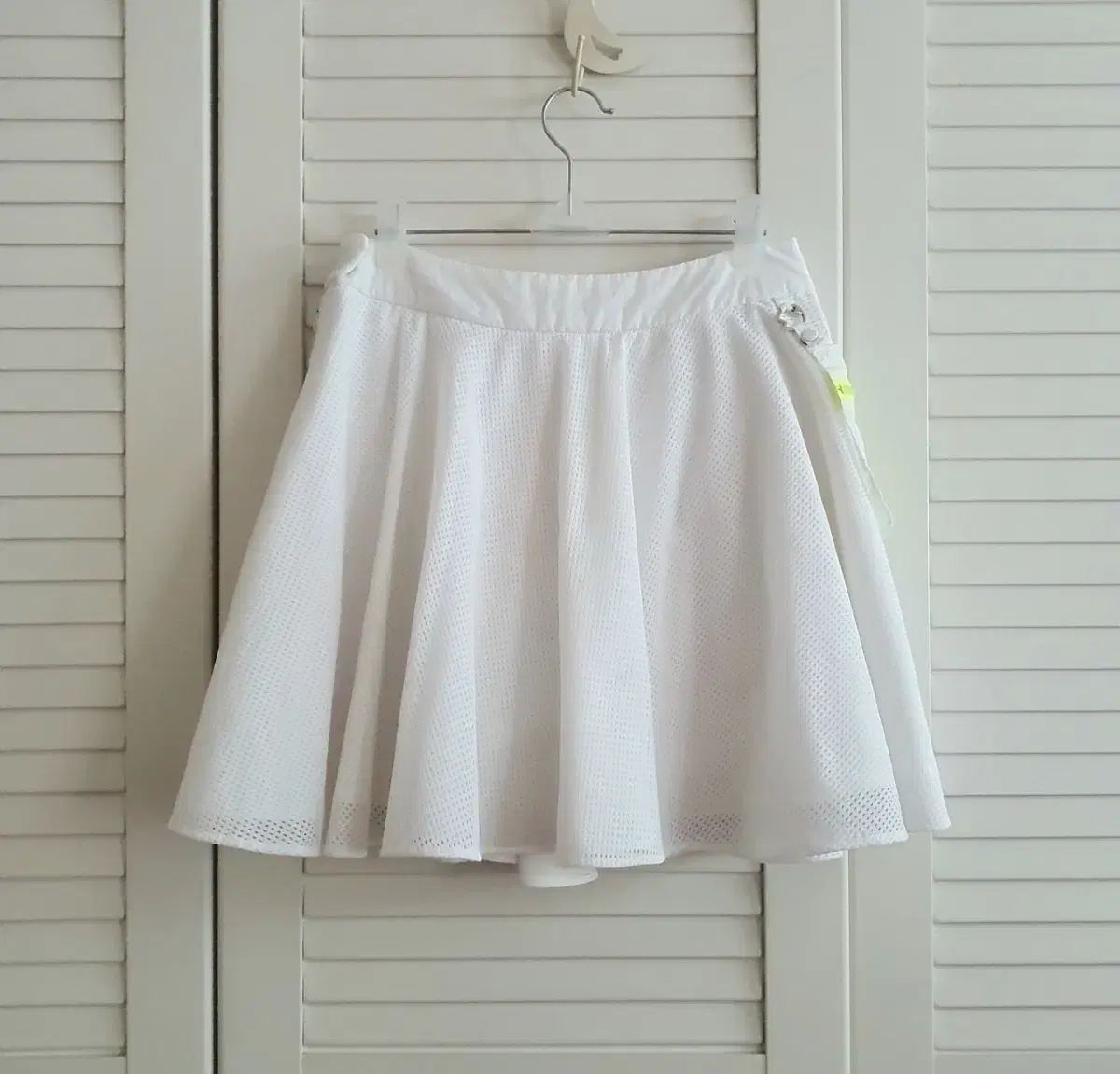 WAACワック ゴルフウェア ホワイトメッシュフレアミニスカート WAACワック ゴルフウェア ホワイトメッシュフレアミニスカート