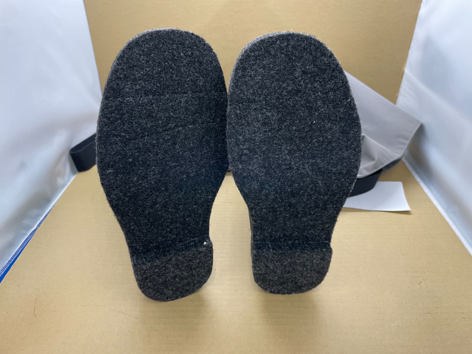 スモークグレー フェルト