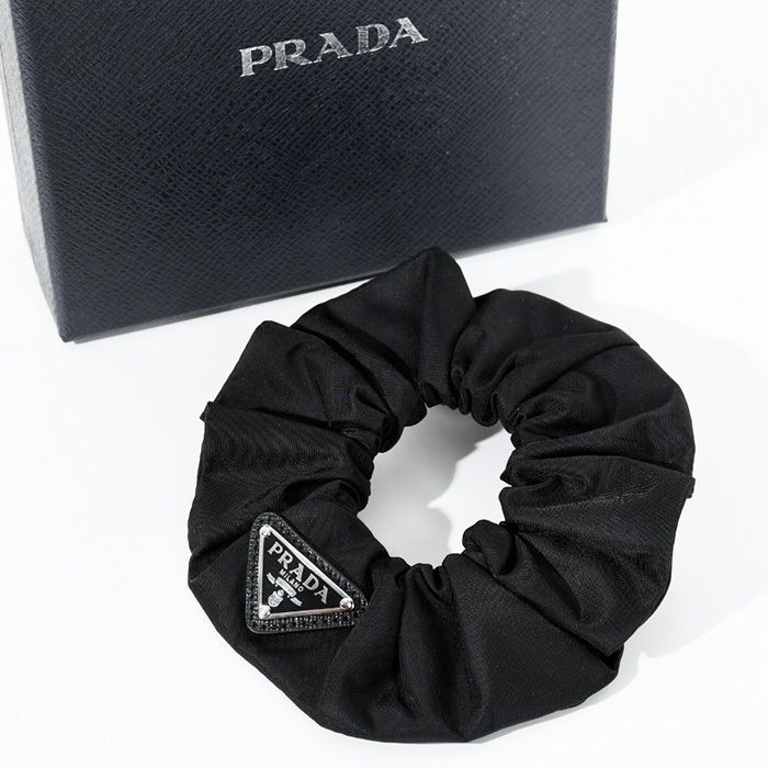 PRADA リナイロンシュシュ ヘアゴム 三角ロゴ ピンク PRADA - プラダ PRADA ヘアゴム 1IF015 トライアングルロゴ 三角