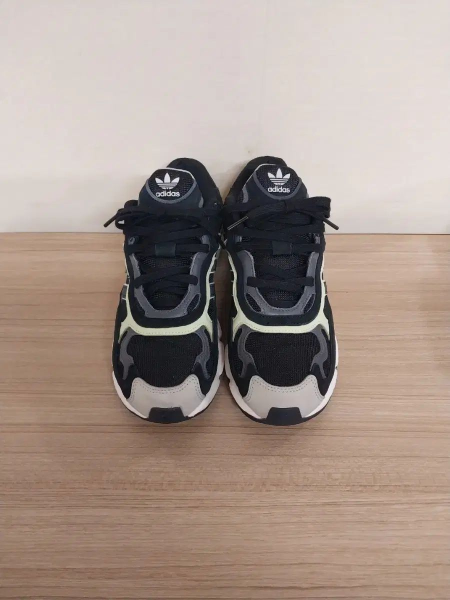 メンズ アディダス テンパーランス コアブラック ランニングシューズ スニーカー 265