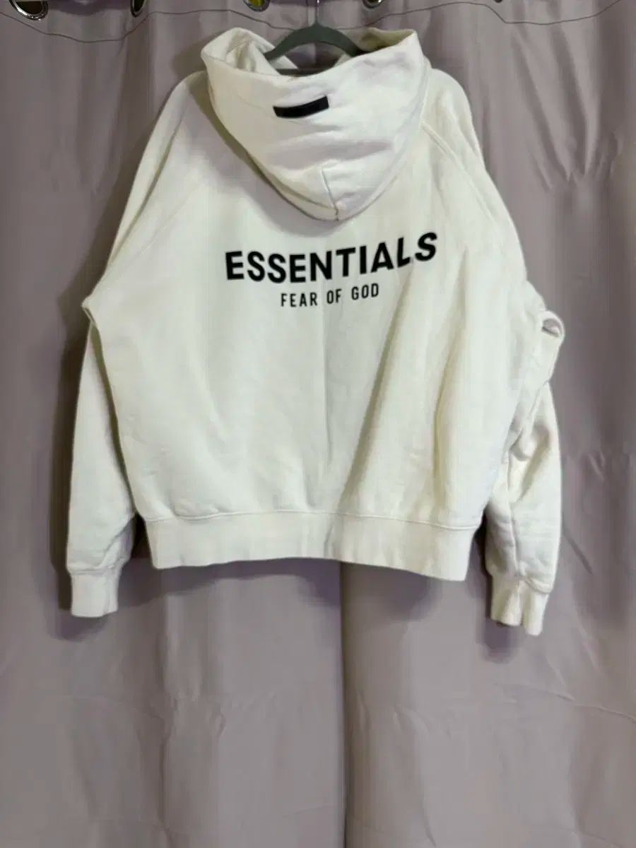 M ） ESSENTIALS(エッセンシャルズ) FEAR OF GOD(フィアオブゴッド) クリーム フード付きTシャツ