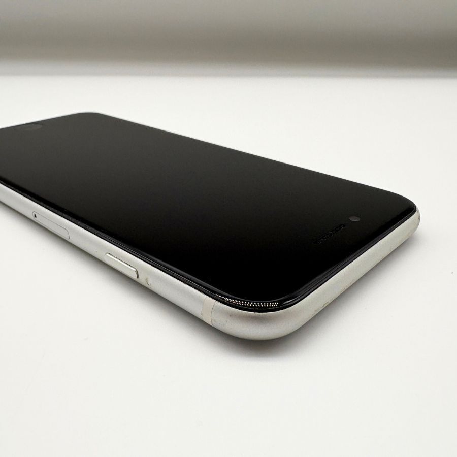iPhoneSE2 第2世代 64GB SIMフリー Apple ホワイト docomo SIMロック