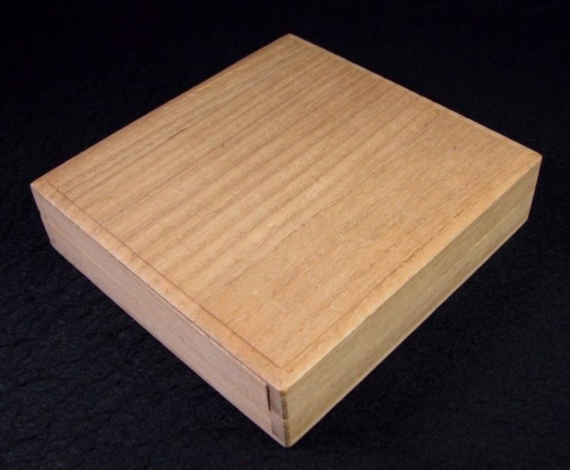 時代武具 鉄地菱形鍔 金色絵 赤銅覆輪 桐箱付 江戸時代/鐔/22f015