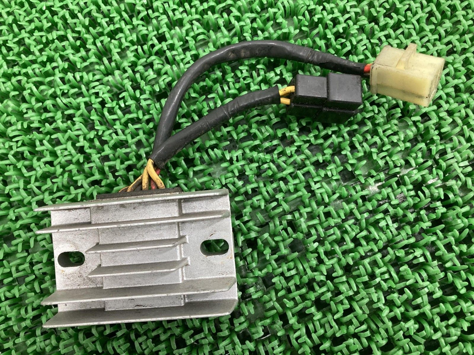 GSX250Sカタナ レギュレター スズキ 純正 バイク 部品 GJ76A 45D