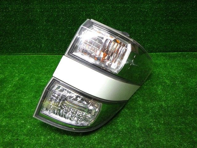 トヨタ ANH20/25 ヴェルファイア 前期 後期 右 内側 テールレンズ 58-32 8 LED球切れ無 241212016