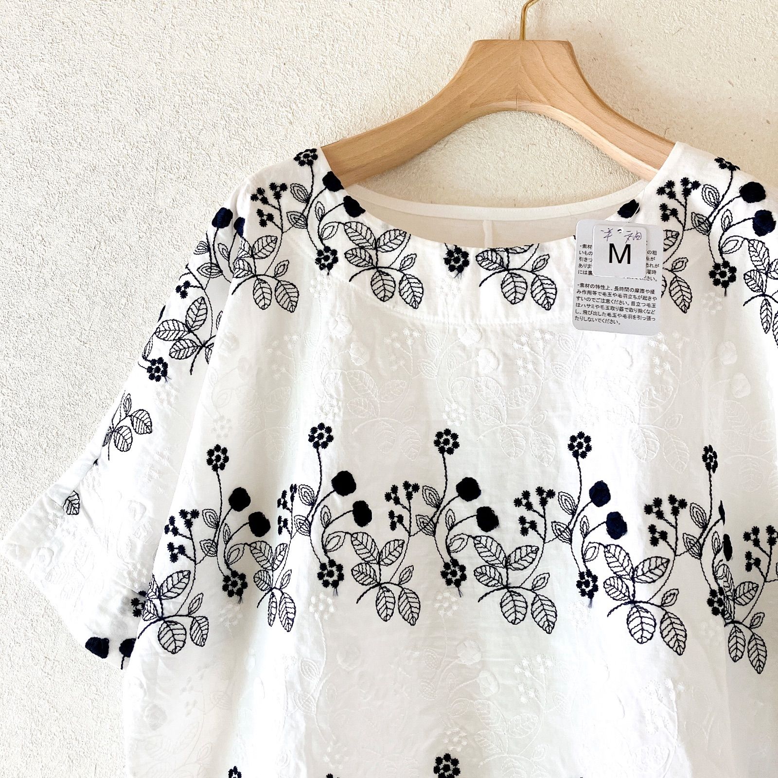 新品未使用 タグ付 花柄 刺繍 半袖 ブラウス トップス プルオーバー 白 