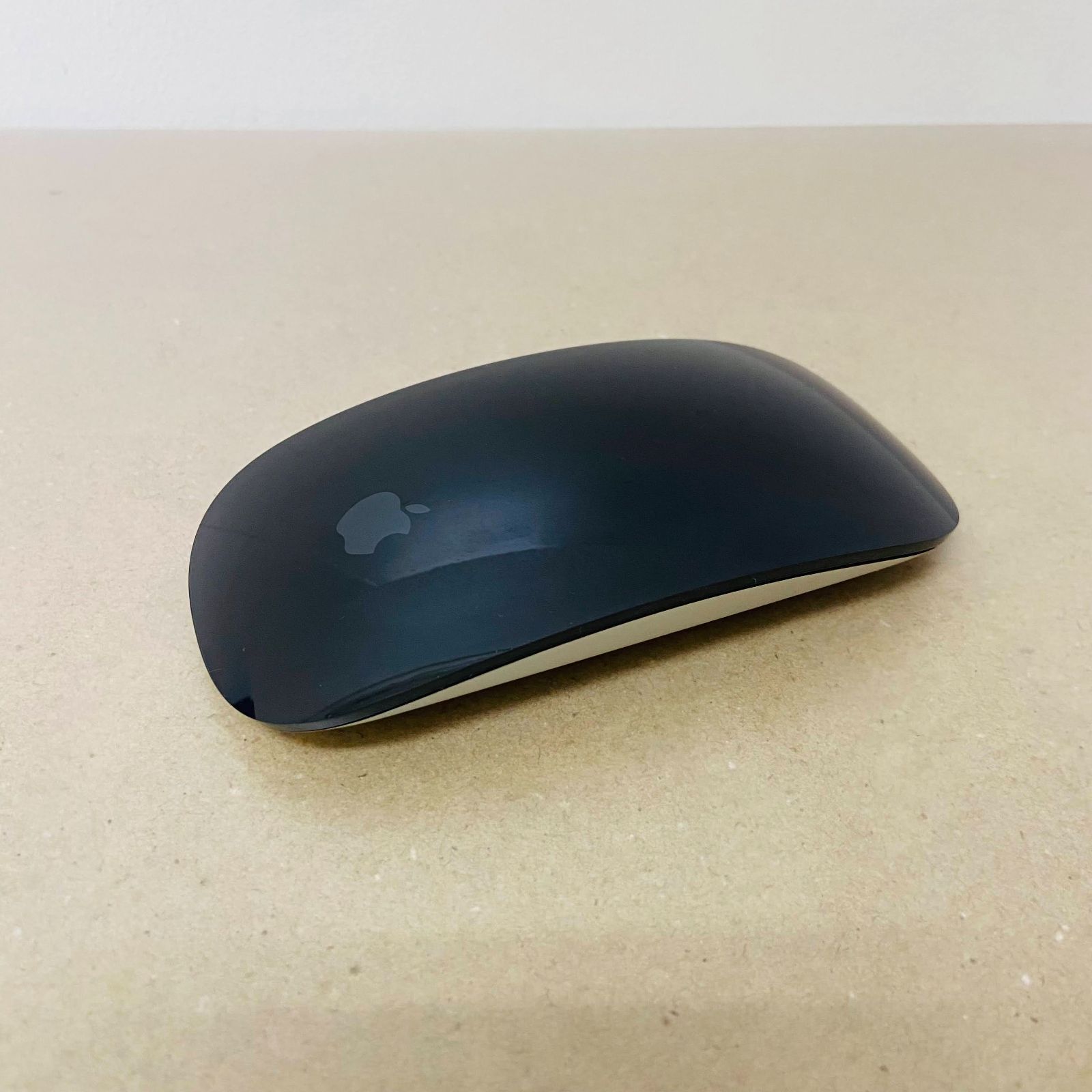 美品　Apple Magic Mouse 2 A1657　ワイヤレスマウス 　本体のみtC1233tコンパクト発送