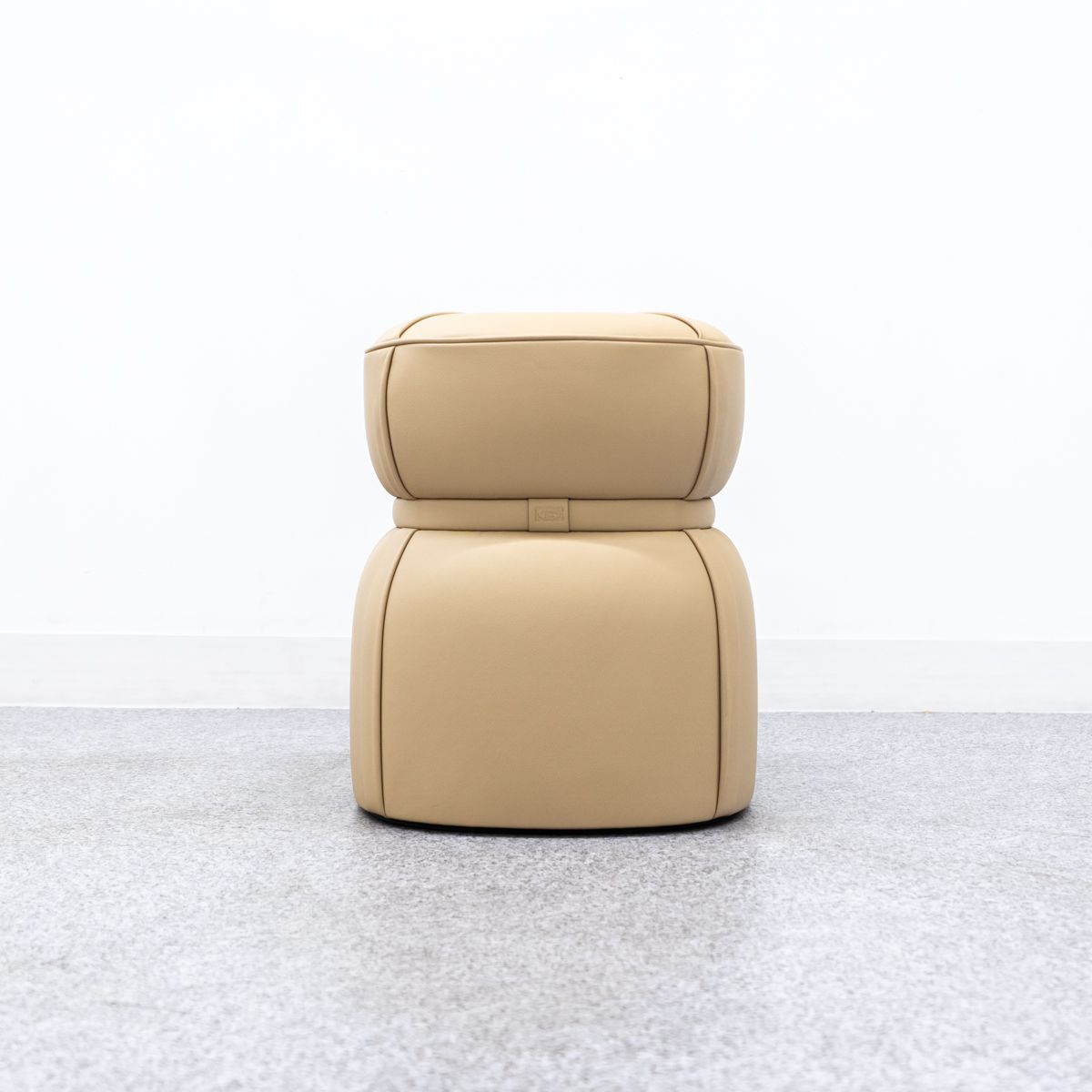 Poltrona Frau ポルトローナフラウ オットマン スツール チェスター PoltronaFrau（ポルトローナ・フラウ）オットマン「アサヤ」革