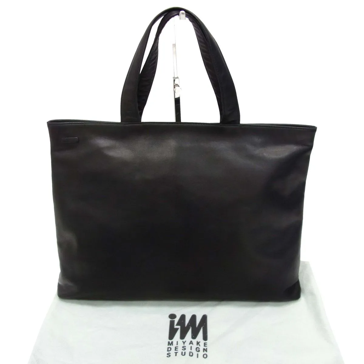 ISSEY MIYAKE im イッセイミヤケ　レザー ビジネスバッグ　A4可 ISSEY MIYAKE im イッセイミヤケ レザー ビジネスバッグ A4可 メンズ
