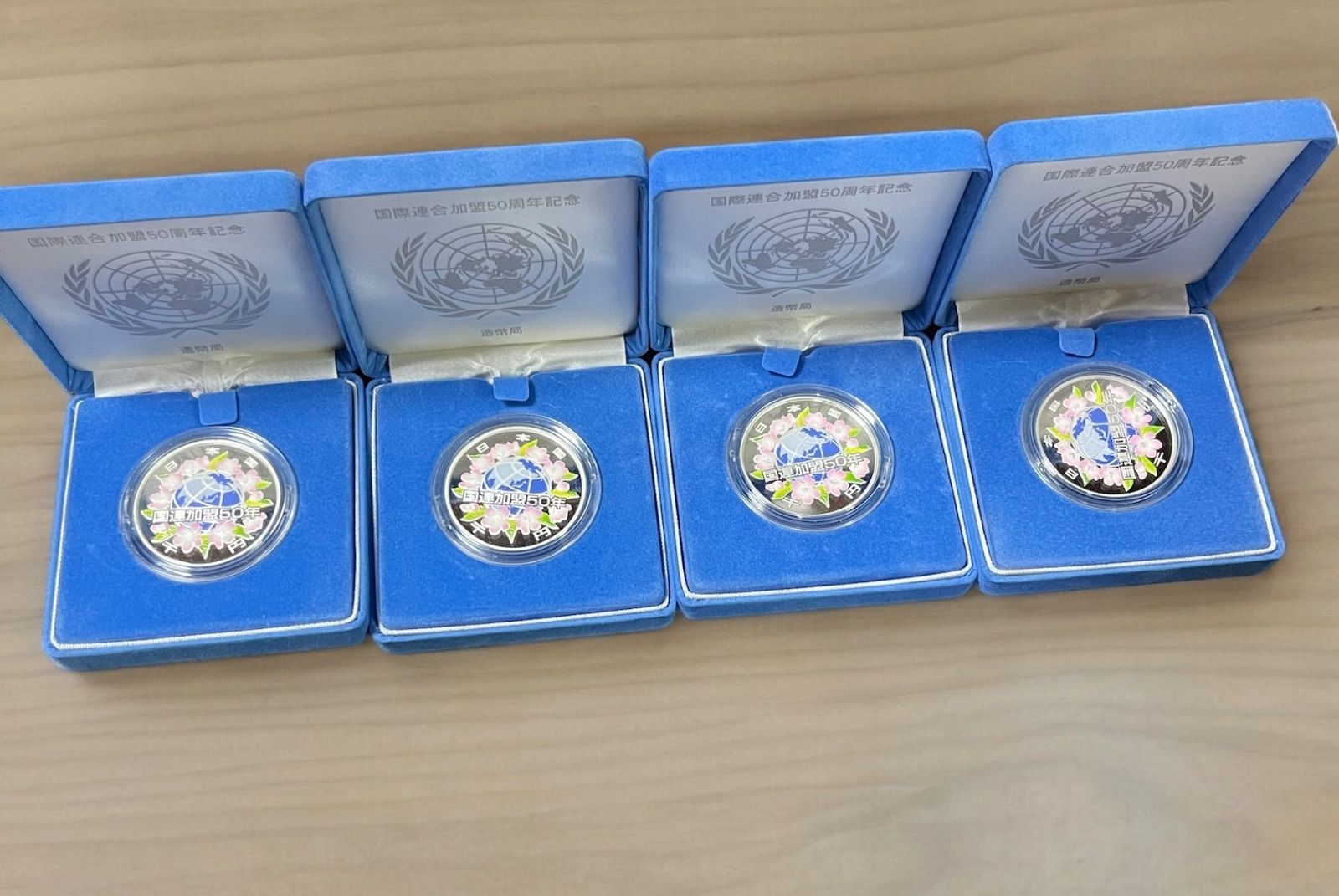 【未使用】 国際連合加盟50周年記念 千円銀貨幣 プルーフ貨幣セット 国際連合加盟50周年記念千円銀貨 （国連カラーコイン） | カラー
