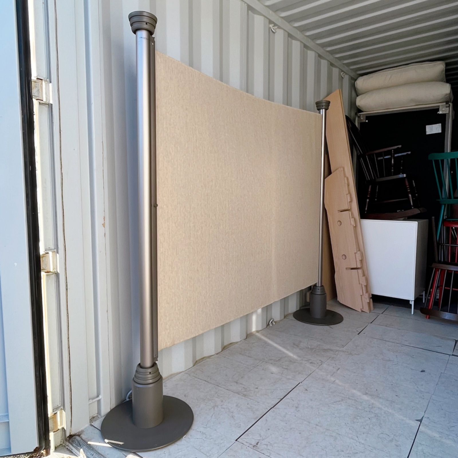 取付無料！オカムラ クロス内蔵 伸縮式ロールパーテーション