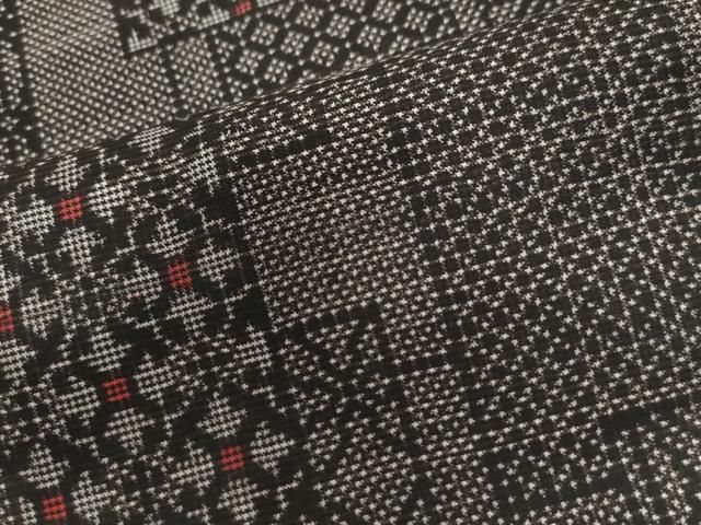 平和屋着物●本場大島紬　7マルキ　短冊重ね吉祥文　正絹　逸品　未使用　CAAW8546yc 平和屋着物○本場大島紬 7マルキ 短冊重ね吉祥文 正絹 逸品 未使用