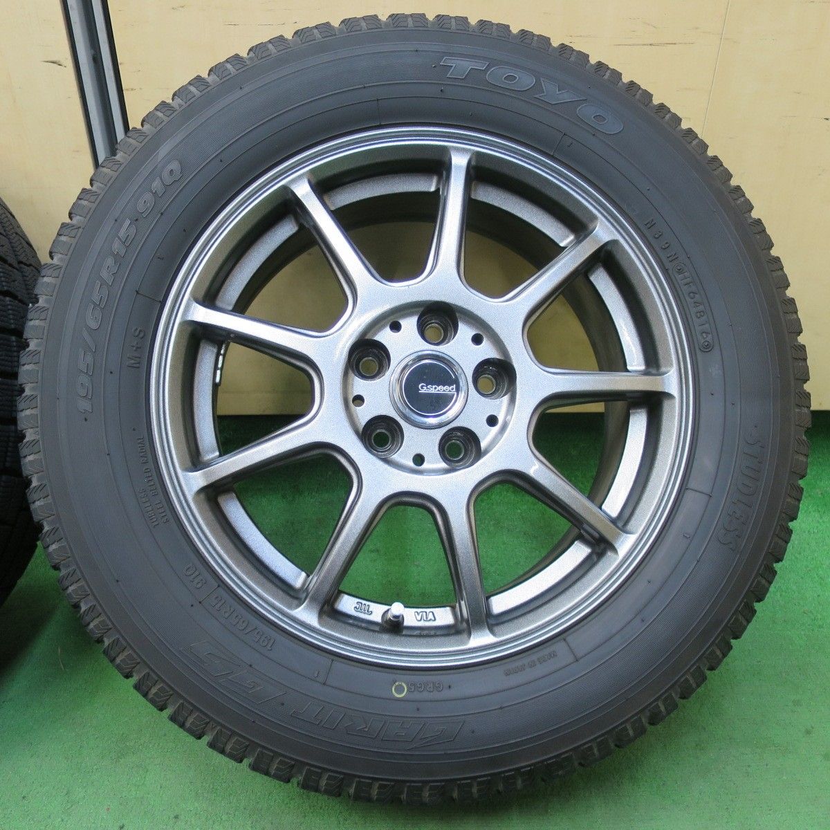 スタッドレス
