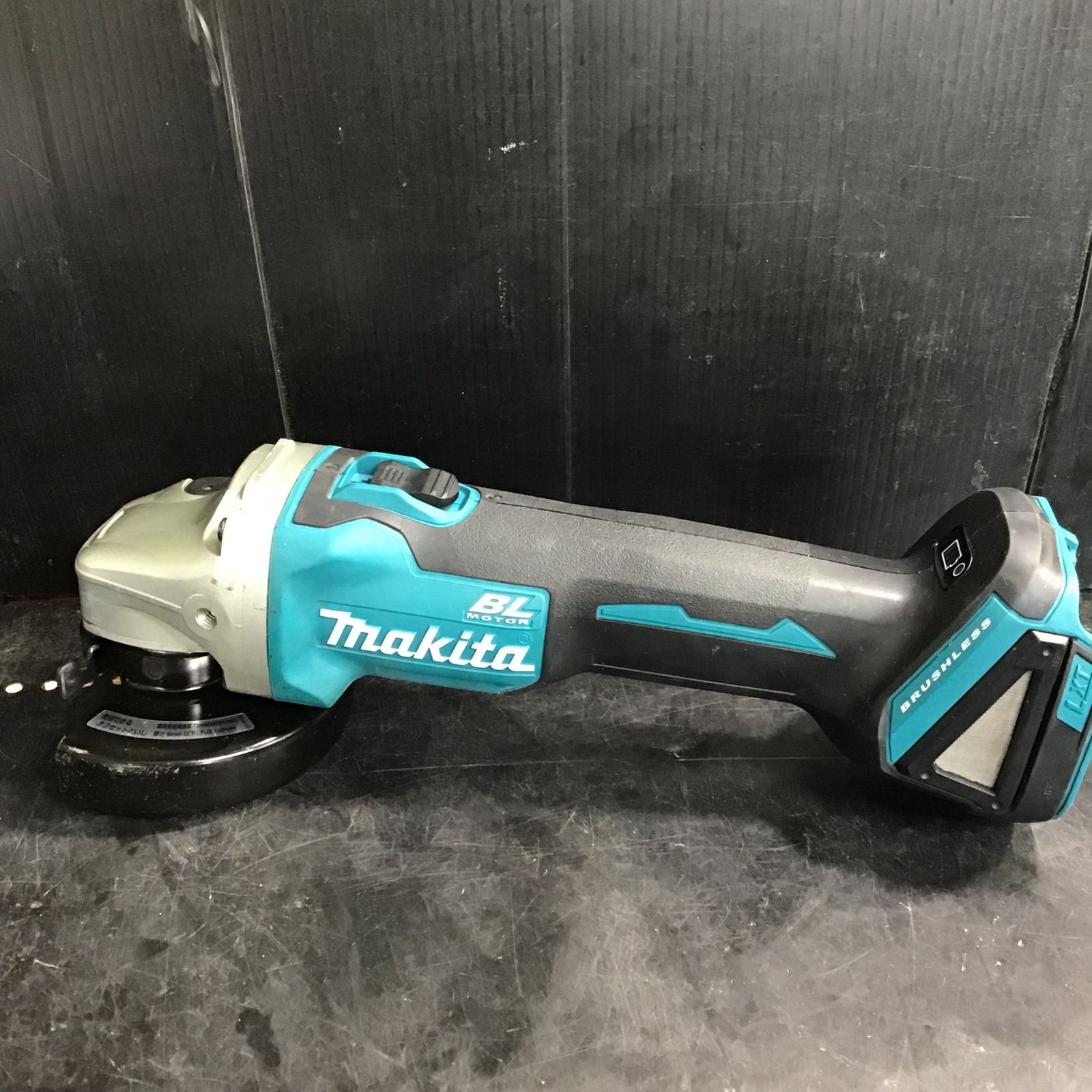 マキタ(makita) 100mmコードレスディスクグラインダ GA404DZN (GA404DN)【草加店】