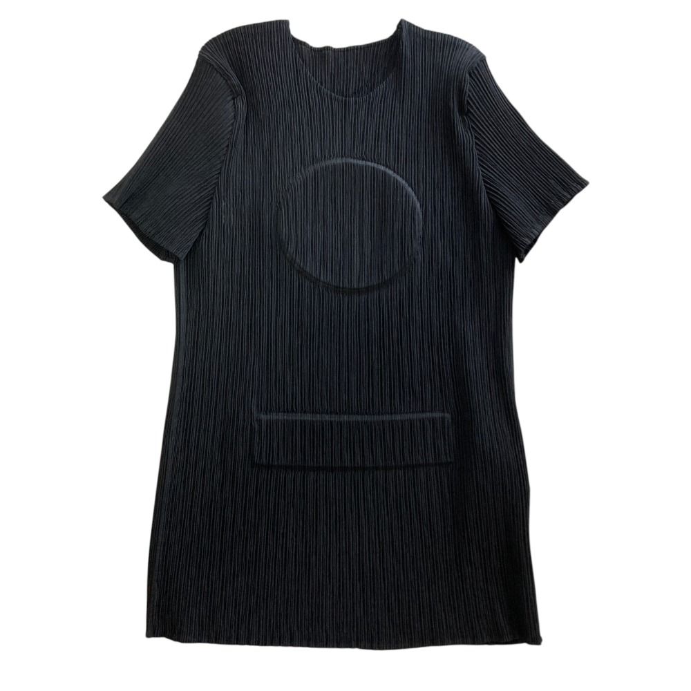 ISSEY MIYAKE 半袖プリーツ加工　カットソー 美品 ISSEY MIYAKE イッセイミヤケ エンボス加工 半袖 プリーツ