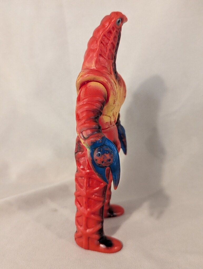 ゴドラ星人 赤成型に黄と黒と水色