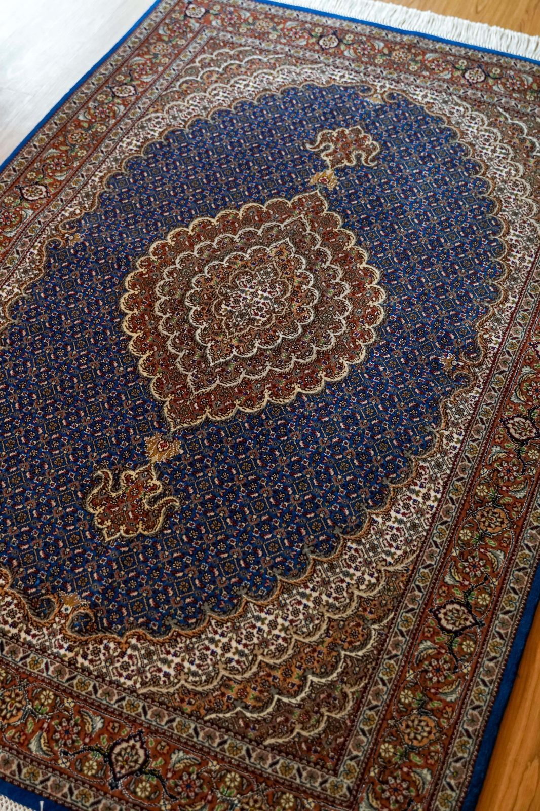 154×106cm 手織り ペルシャ絨毯 タブリーズ産 50RAJ