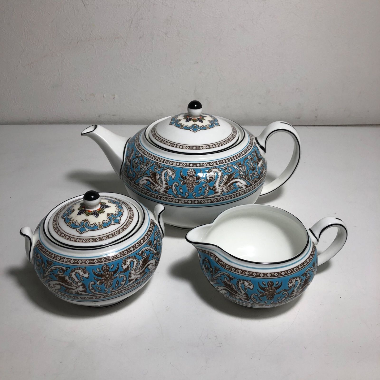 【美品】ウェッジウッド　フロレンティーンターコイズ　17.5cm黒壺×3枚 ☆お値下げ！ウェッジウッド 黒壺 フロレンティーンターコイズ 3