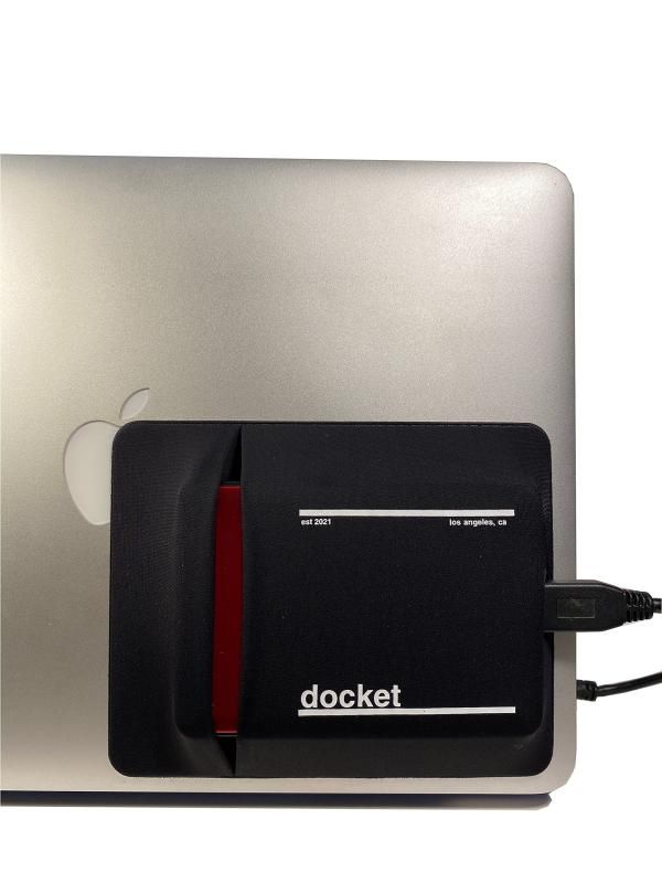 Docket 外付けハードドライブホルダー ノートパソコン用 - ケーブル穴付きクローズポケットデザイン 安全収納