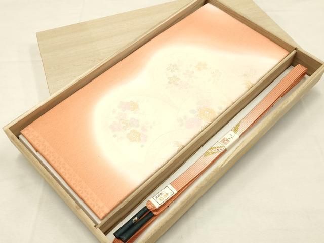 ♥ミルキーホワイト♥極美品♦ちりめん紅型染め振袖セット♦よろずやオリジナルコーデ 新作お振袖のご紹介です！ オフホワイトに、藍色の柄が珍しいお