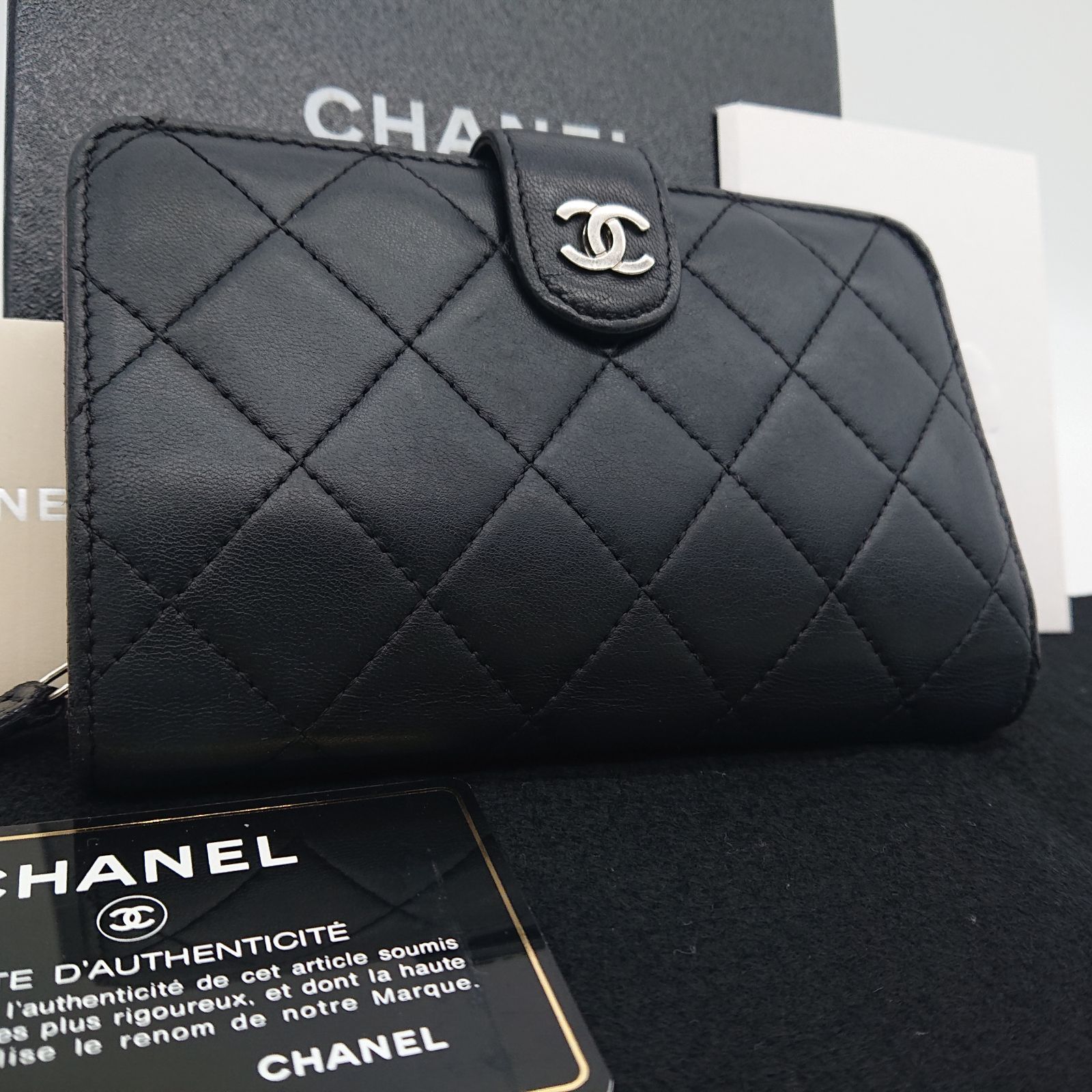 良品✨CHANELマトラッセ二つ折り財布ラムスキンシルバー金具 バイカラー 美品】CHANEL シャネル マトラッセ 二つ折り財布 ラムスキン 黒