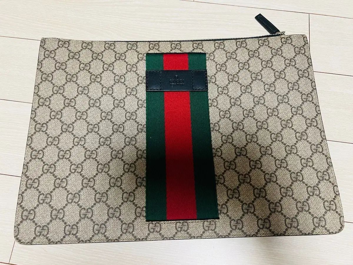 GUCCI(グッチ) クラッチバッグ 出品 （ 35x25 ） スマホ ハンド