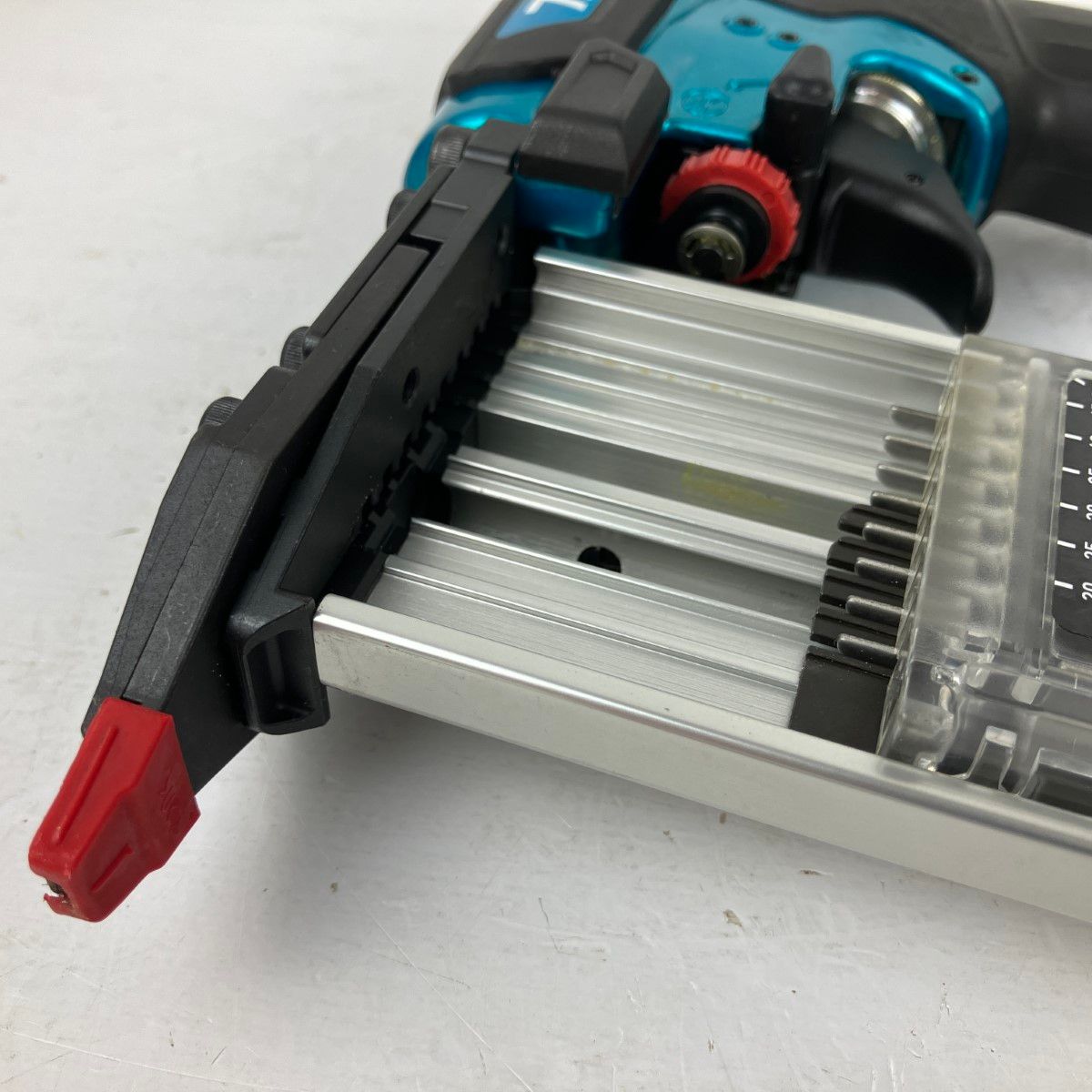 ЗЗMAKITA