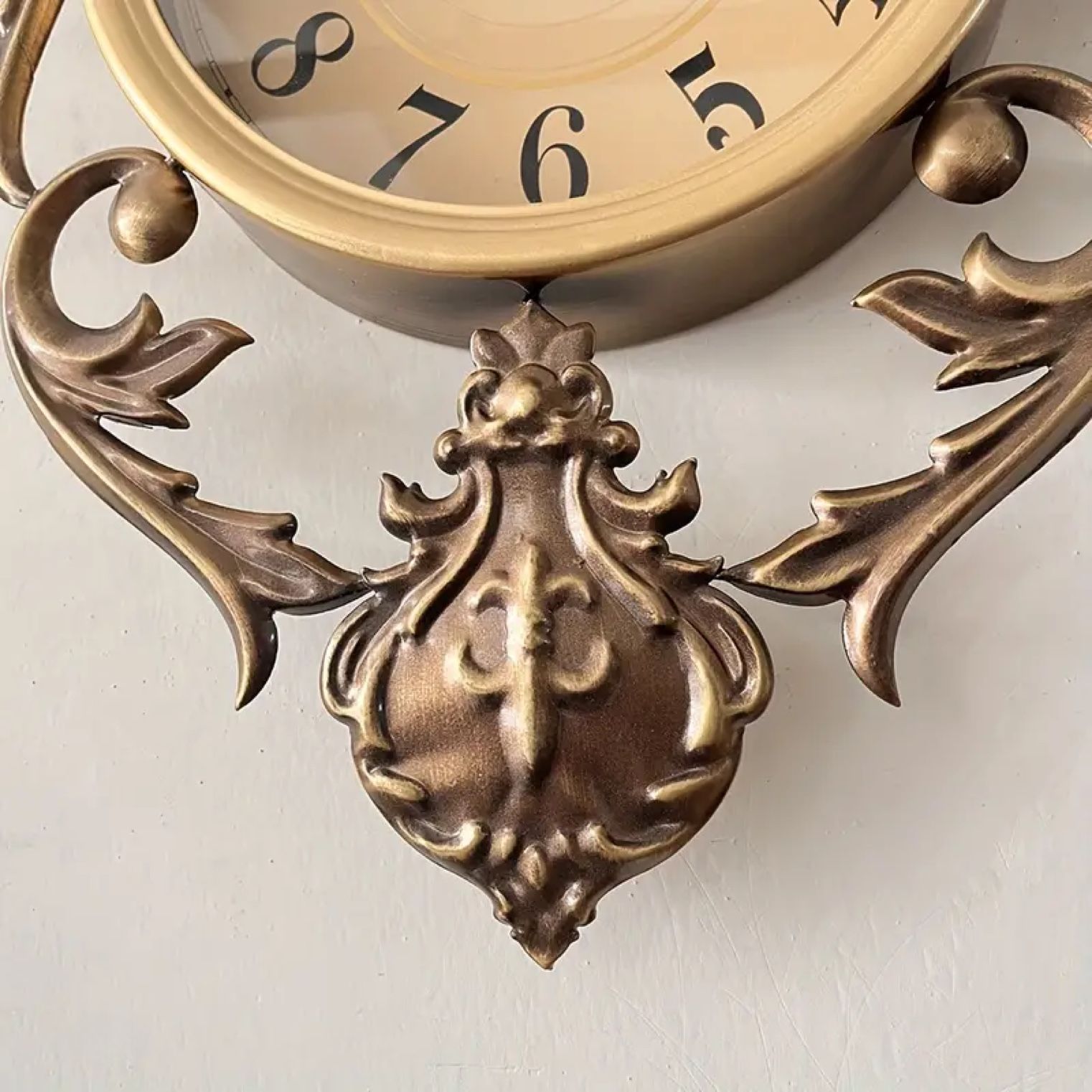 レトロ雑貨 SEIKO(セイコー) ゼンマイ式 カレンダー付き 渋い色合いが