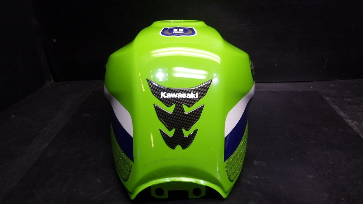 ZRX1200ダエグ ガソリンタンク