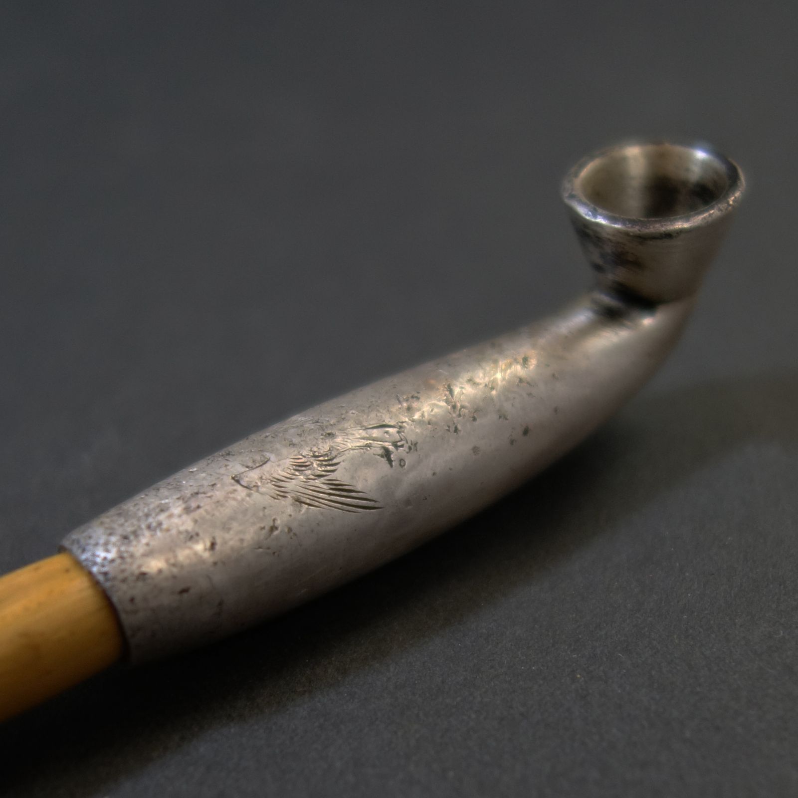 煙管 銀製 彫刻 冬牡丹と千鳥図 煙管 喫煙具 骨董 古美術 Ea25050903