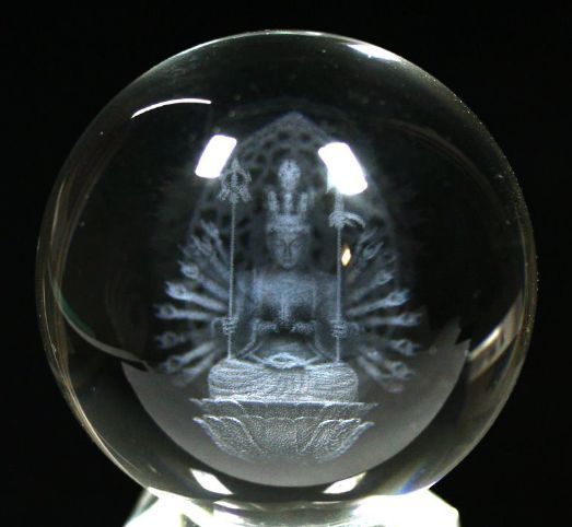 【彫刻置物】丸玉 人工水晶 千手観音菩薩 (レーザー彫刻) 約50mm 風水 パワーストーン プチギフト 転勤 退職 お礼 母の日 敬老の日 ギフト / インペリアルオーラ おしゃれ かわいい オシャレ 可愛い プレゼント ギフト 贈り物