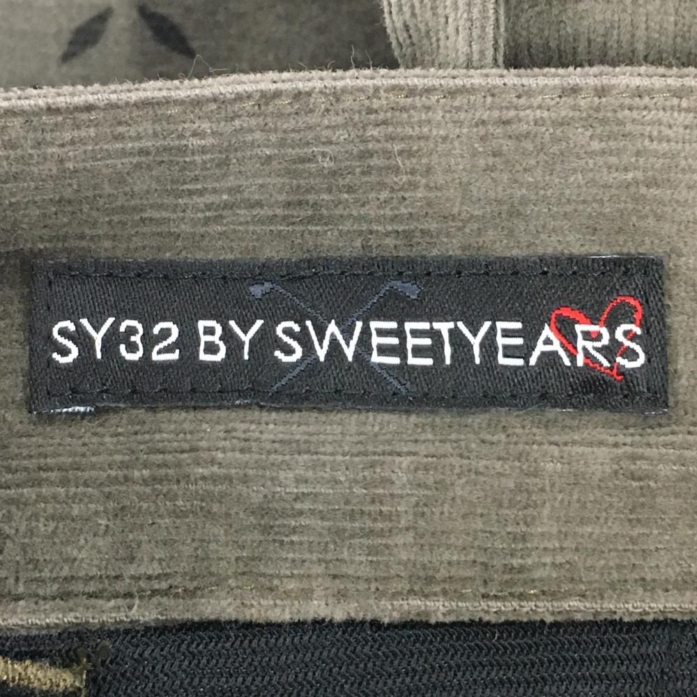 ブラウン系×ダークグレー系 総柄